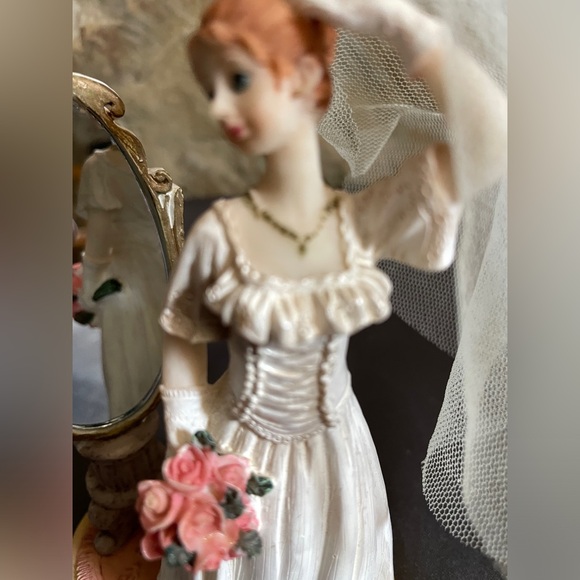 Vintage K’s Collection Beautiful Bride Resin Figurine Having One Last Look - Picture 11 of 11